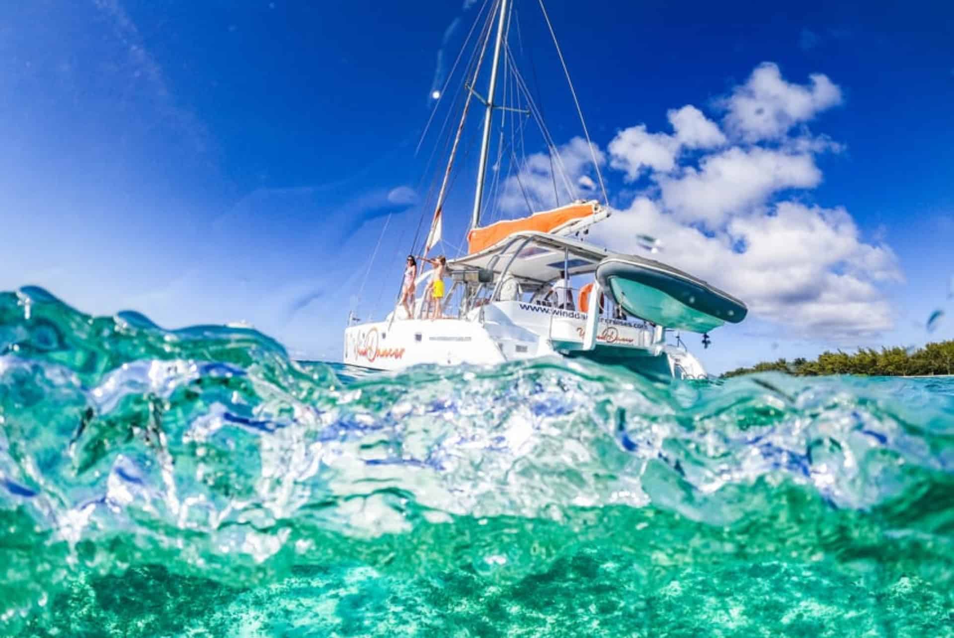 Croisière en catamaran d'une journée vers les îles du Nord Croisière en catamaran d'une journée vers les îles du Nord
