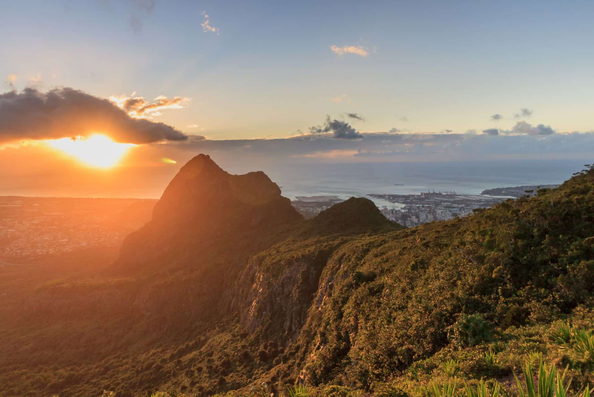 le pouce coucher de soleil
